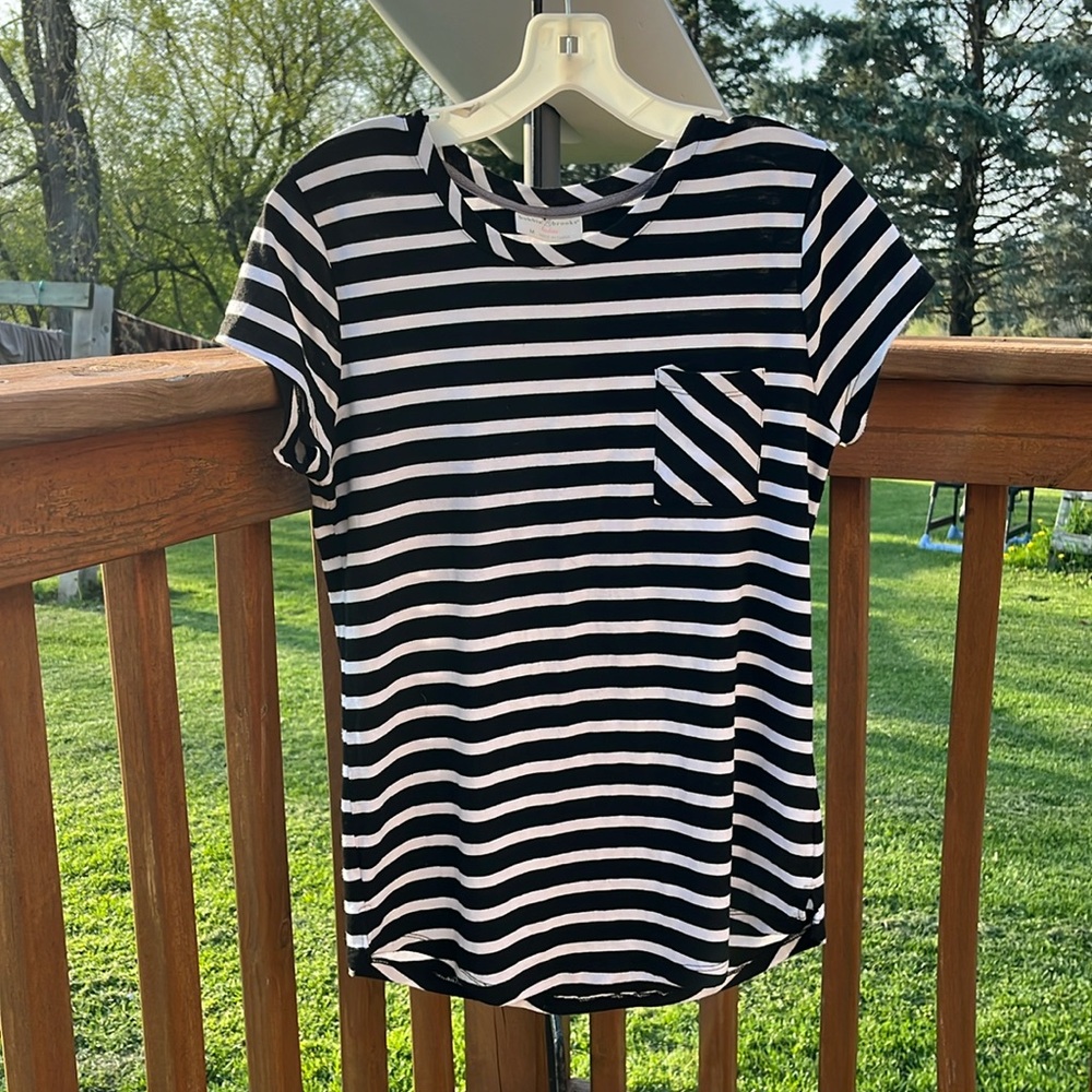 Bobbi n brooks top.  Medium. Black/white stripe.